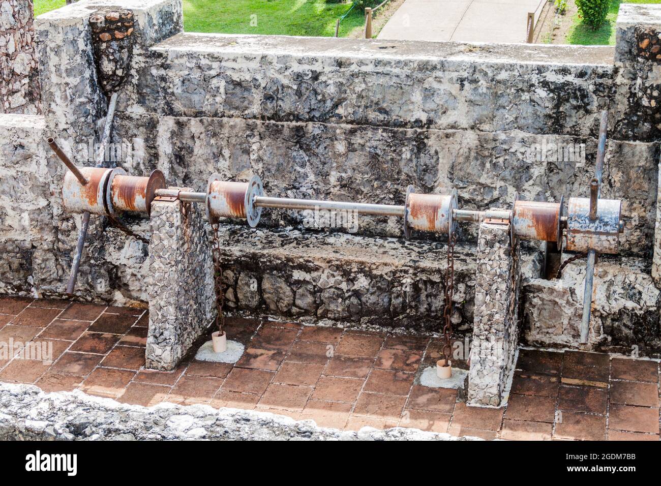 Machines de pont-plan à Castillo de San Felipe, fort colonial espagnol à l'entrée du lac Izabal dans l'est du Guatemala Banque D'Images