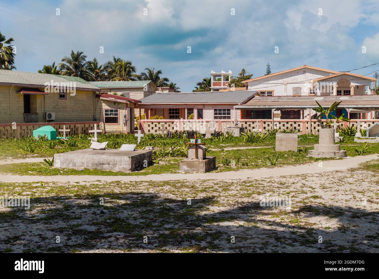 Petit cimetière dans le village de Caye Caulker, Belize Banque D'Images