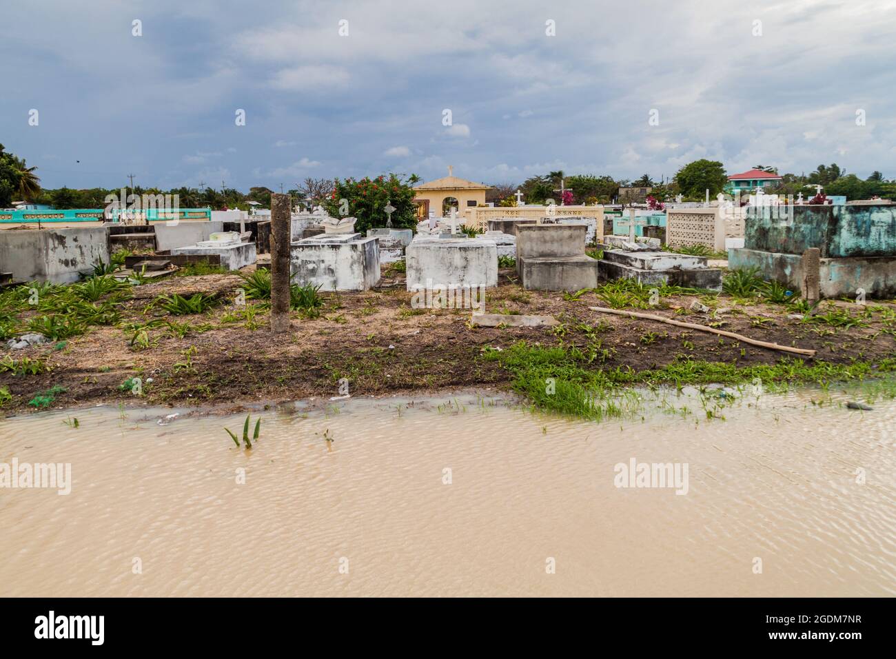 Cimetière dans la ville de Dangriga, Belize Banque D'Images