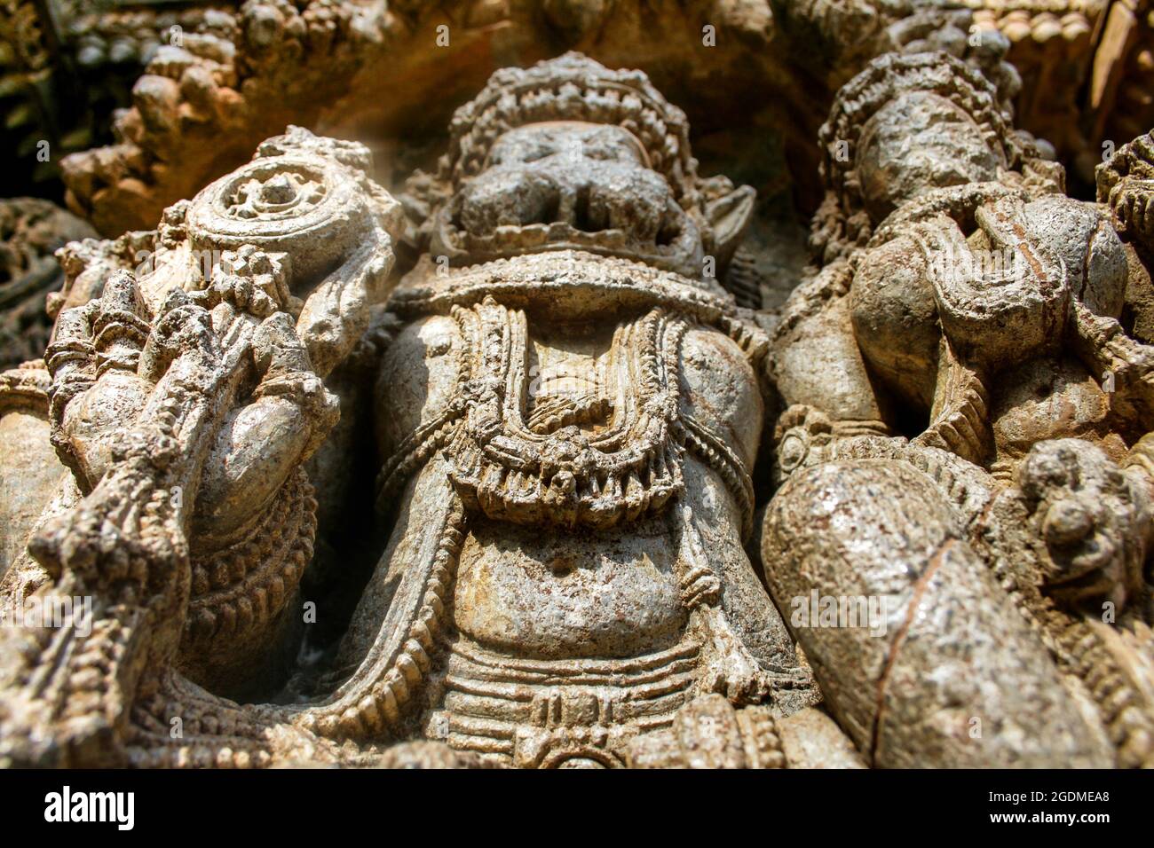 Sculptures intrinsèques très détaillées d'un temple hindou de 800 ans à Somnathpur, Mysuru, Karnataka, Inde. Temple dédié au Seigneur Vishnu Banque D'Images