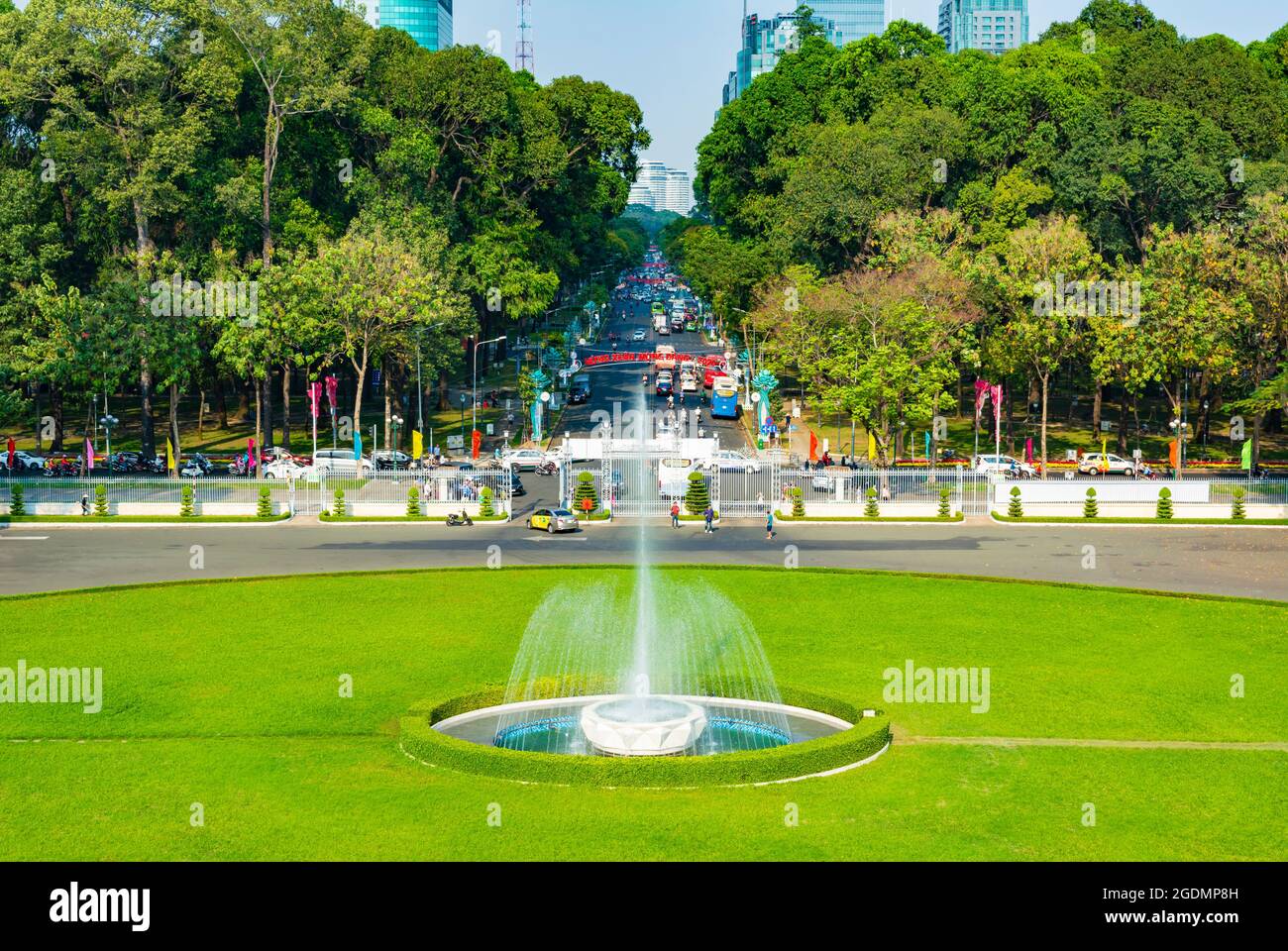 Ho Chi Minh ville, Vietnam - VERS janvier 2020 : la pelouse en face du Palais de l'indépendance. Banque D'Images