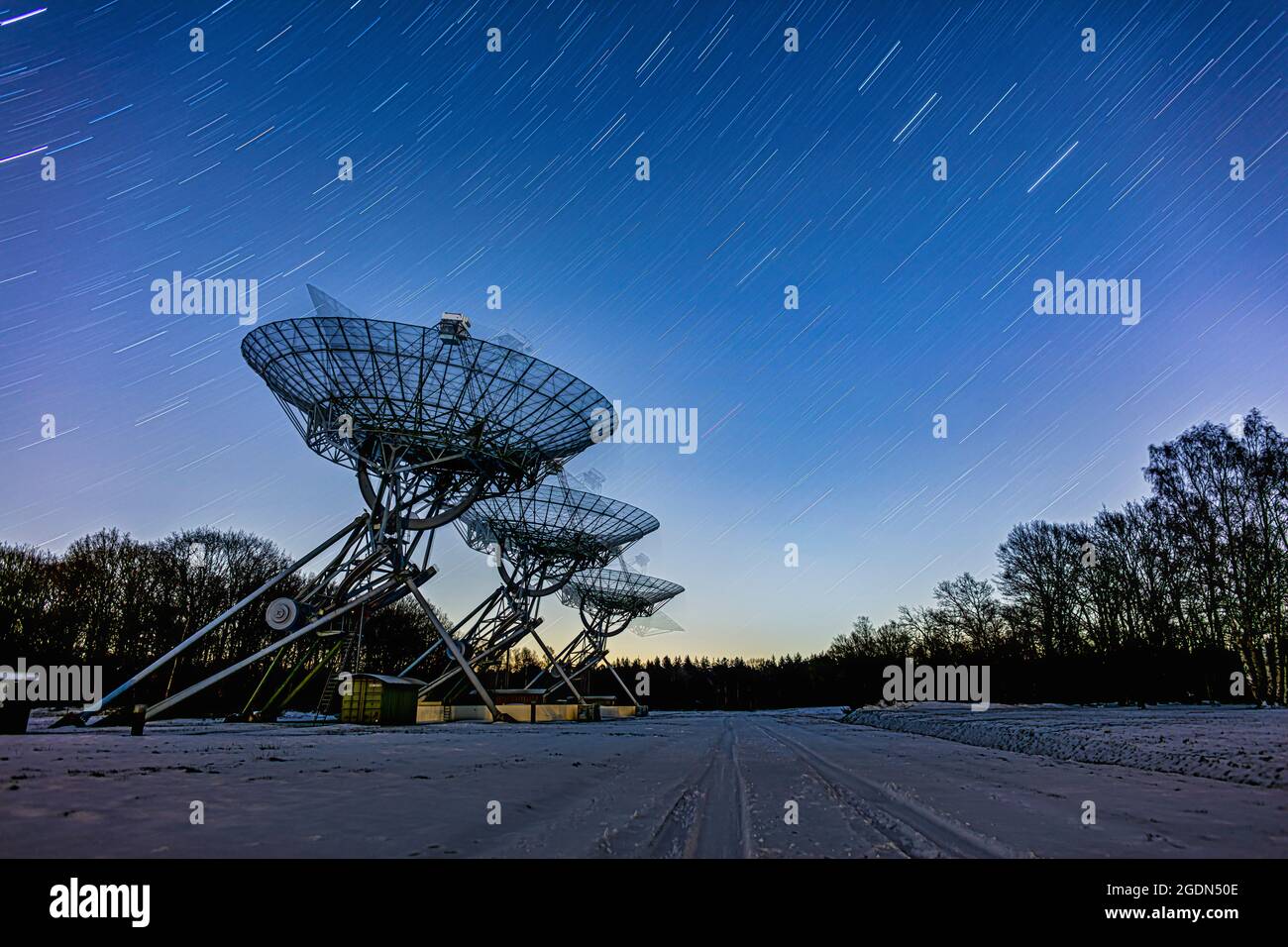 Les pays-Bas, Hooghalen, Westerbork Synthesis radio télescopes (WSRT) exploités par ASTRON. Les puissants télescopes radio utilisent une technique appelée 'APE Banque D'Images