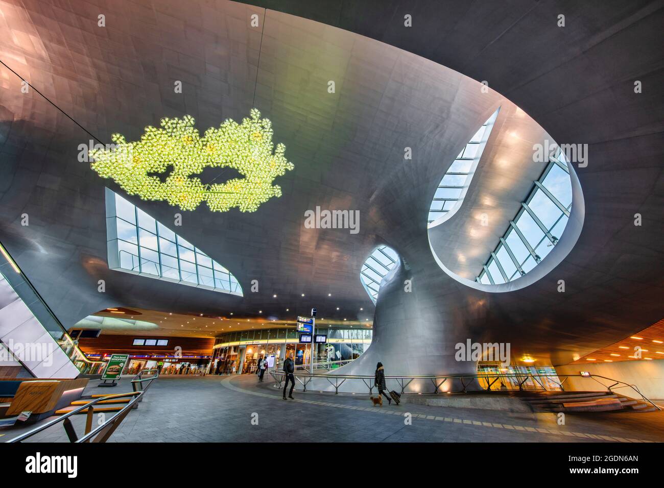 Pays-Bas, Arnhem, gare centrale, Arnhem Centraal, hall central. La conception d'UNStudio (ben van Berkel) en collaboration avec Cecil B Banque D'Images