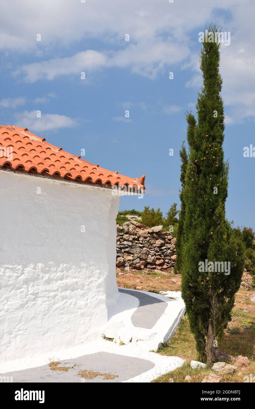 Petite église sur les hauteurs de Keratea en Grèce Banque D'Images
