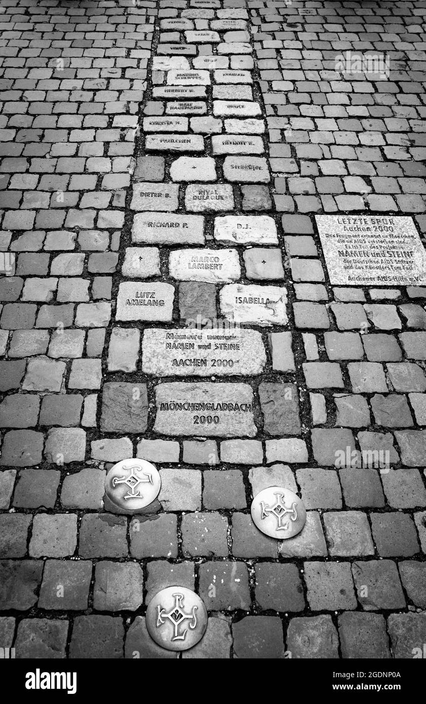 AIX-LA-CHAPELLE, ALLEMAGNE. 04 OCTOBRE 2020. Les noms nomades de la mémoire et les pierres trottoir Banque D'Images