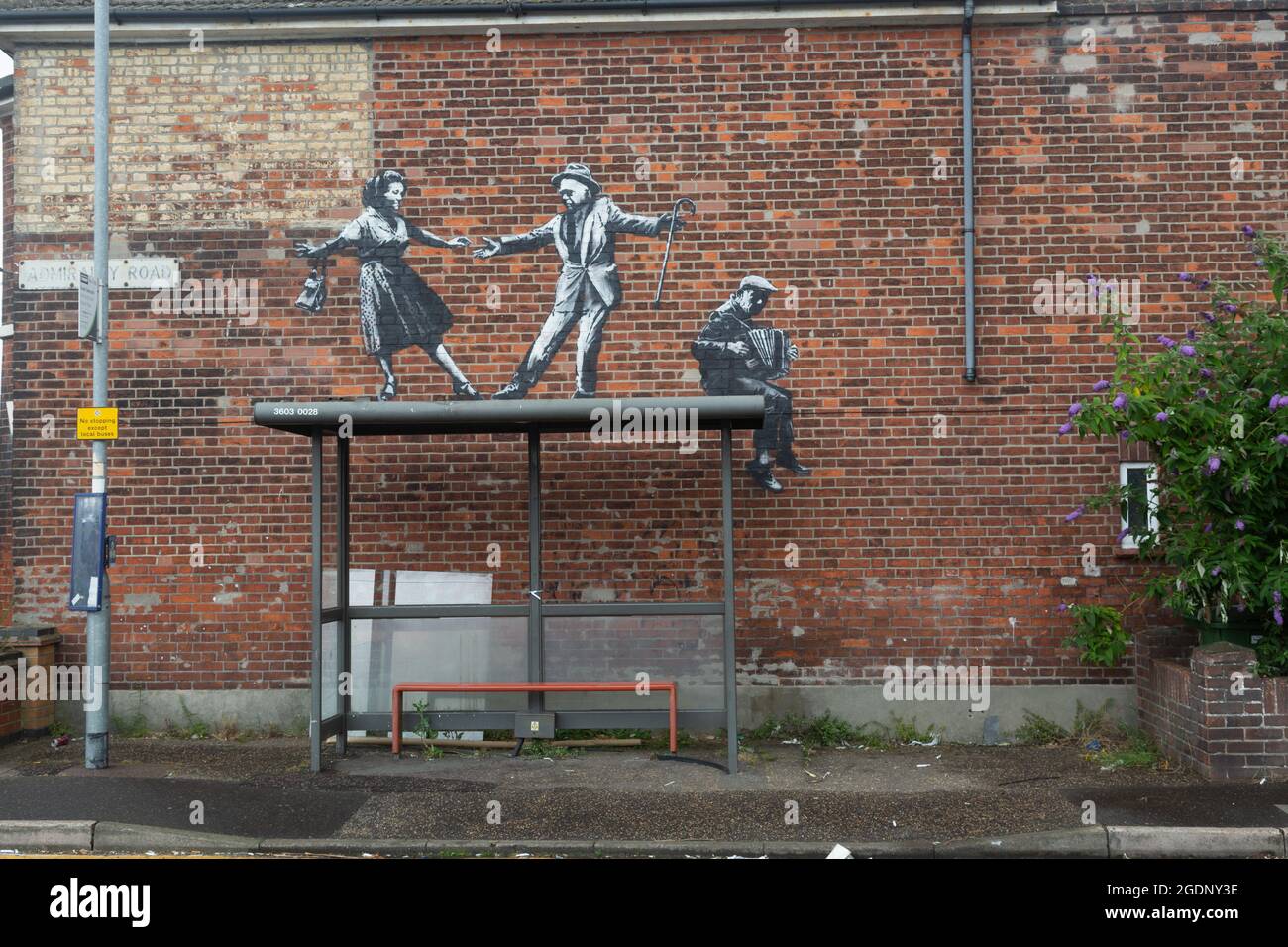 Banksy - Arrêt de bus danseurs murale Admiralty Road, Great Yarmouth, Norfolk.Peint dans le cadre de la grande pulvérisation britannique. Banque D'Images