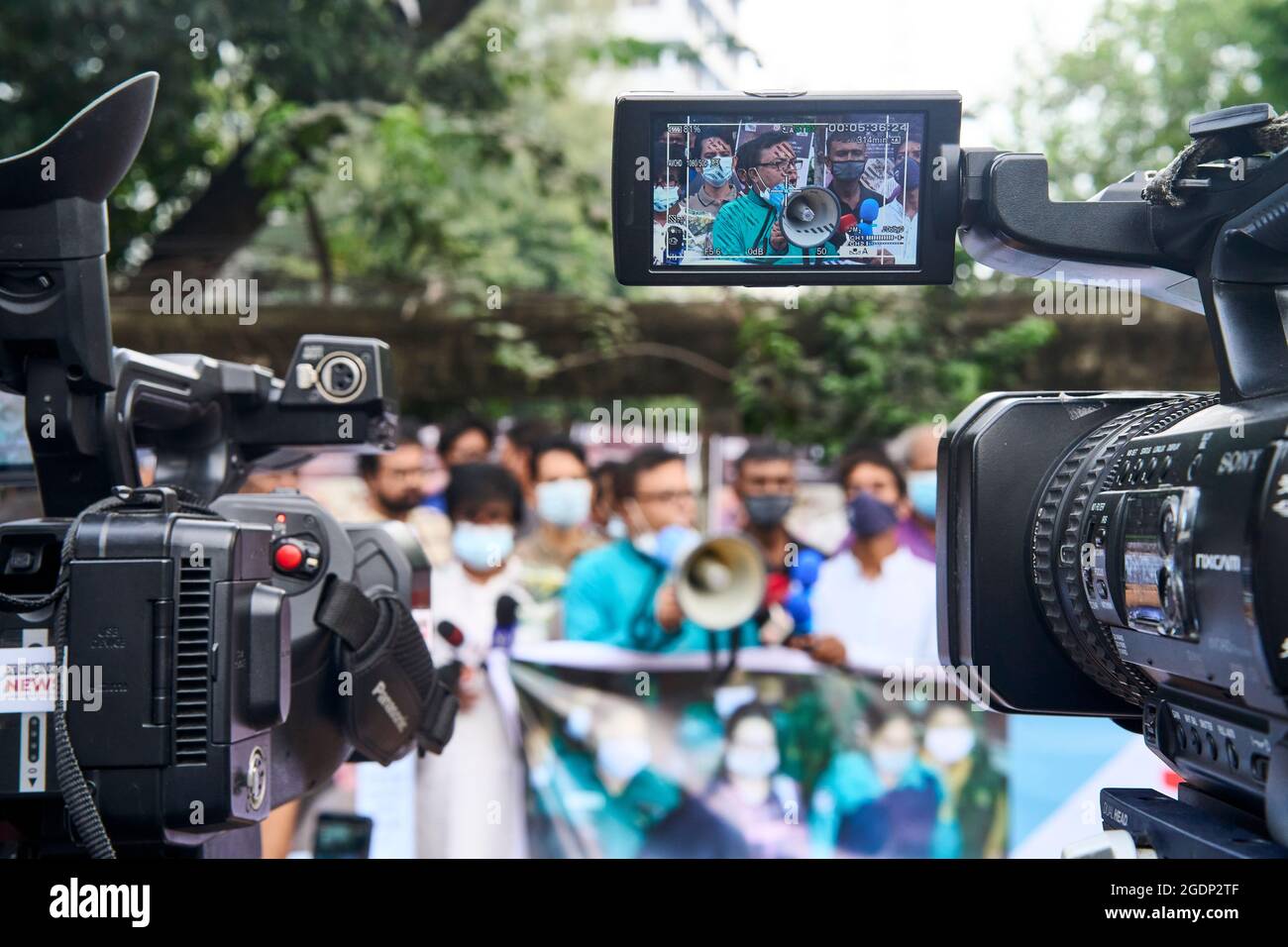 Dhaka, Bangladesh. 14 août 2021. Des citoyens outrés protestent devant le club de presse de Dhaka pour la libération de l'héroïne bengali du film Porimoni de la prison de Dhaka. (Photo de M. Shamim Shahnewaz/Pacific Press) crédit: Pacific Press Media production Corp./Alay Live News Banque D'Images