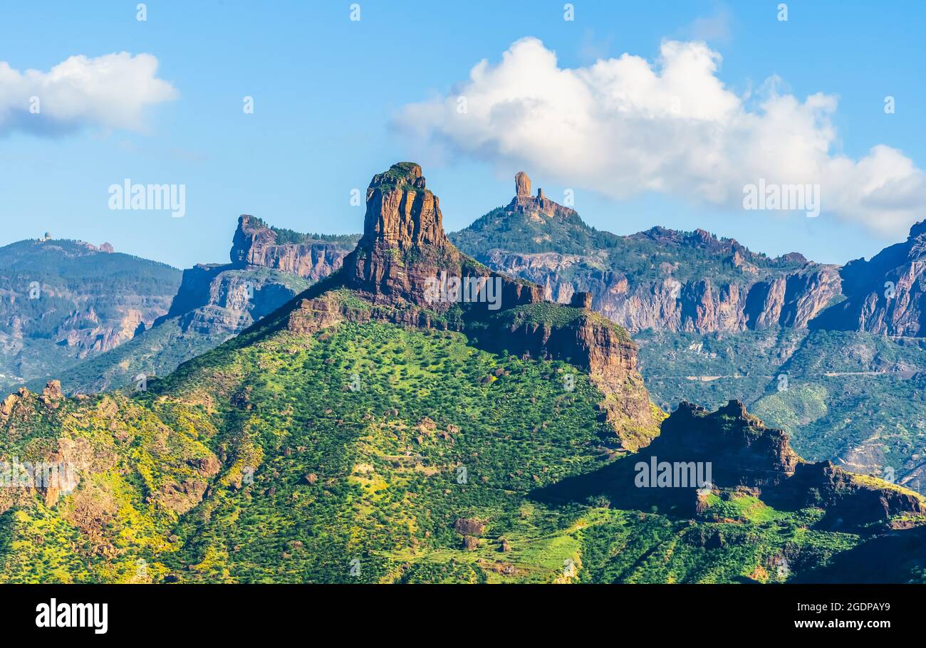Paysage avec Roque Bentyga et Roque Nublo en arrière-plan, Grande Canarie, îles Canaries, Espagne Banque D'Images