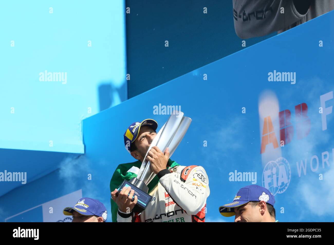08/14/2021, Berlin, Allemagne, Lucas Di Grassi à la cérémonie de remise des prix. Lucas Di Grassi de l'équipe Audi Sport Abt Schaeffler remporte le 14 e-Prix BMW i Berlin 2021 présenté par CBMM Niobium. Edoardo Mortara (SUI) de Team ROKiT Venturi Racing remporte la deuxième place et Mitch Evans (NZL) de Team Jaguar Racing la troisième. La Formule E sera à Berlin pour la septième fois dans une double course les 14 et 15 août. Banque D'Images