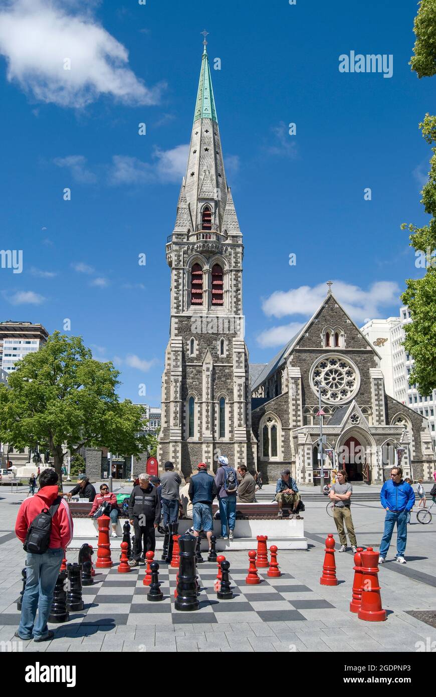 Cathédrale Christ Church et jeu d'échecs géant extérieur (avant le tremblement de terre), Cathedral Square, Christchurch, Canterbury, Nouvelle-Zélande Banque D'Images