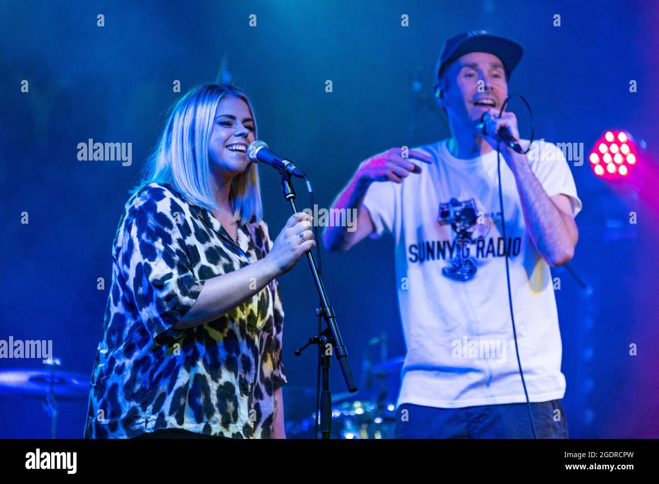 Édimbourg, Écosse. Samedi 14 août 2021. Le groupe écossais de hip-hop Stanley Odd joue sa première performance auprès d'un public en direct depuis le début de la pandémie mondiale en mars 2020. Stanley Odd est un groupe de hip-hop alternatif basé en Écosse qui a sorti son dernier album ‘SAY ODD: The Magic of Everyday Things’ en avril 2021. Le spectacle faisait partie du Festival Fringe d'Édimbourg de 2021 sur le site de Summerhall. Banque D'Images