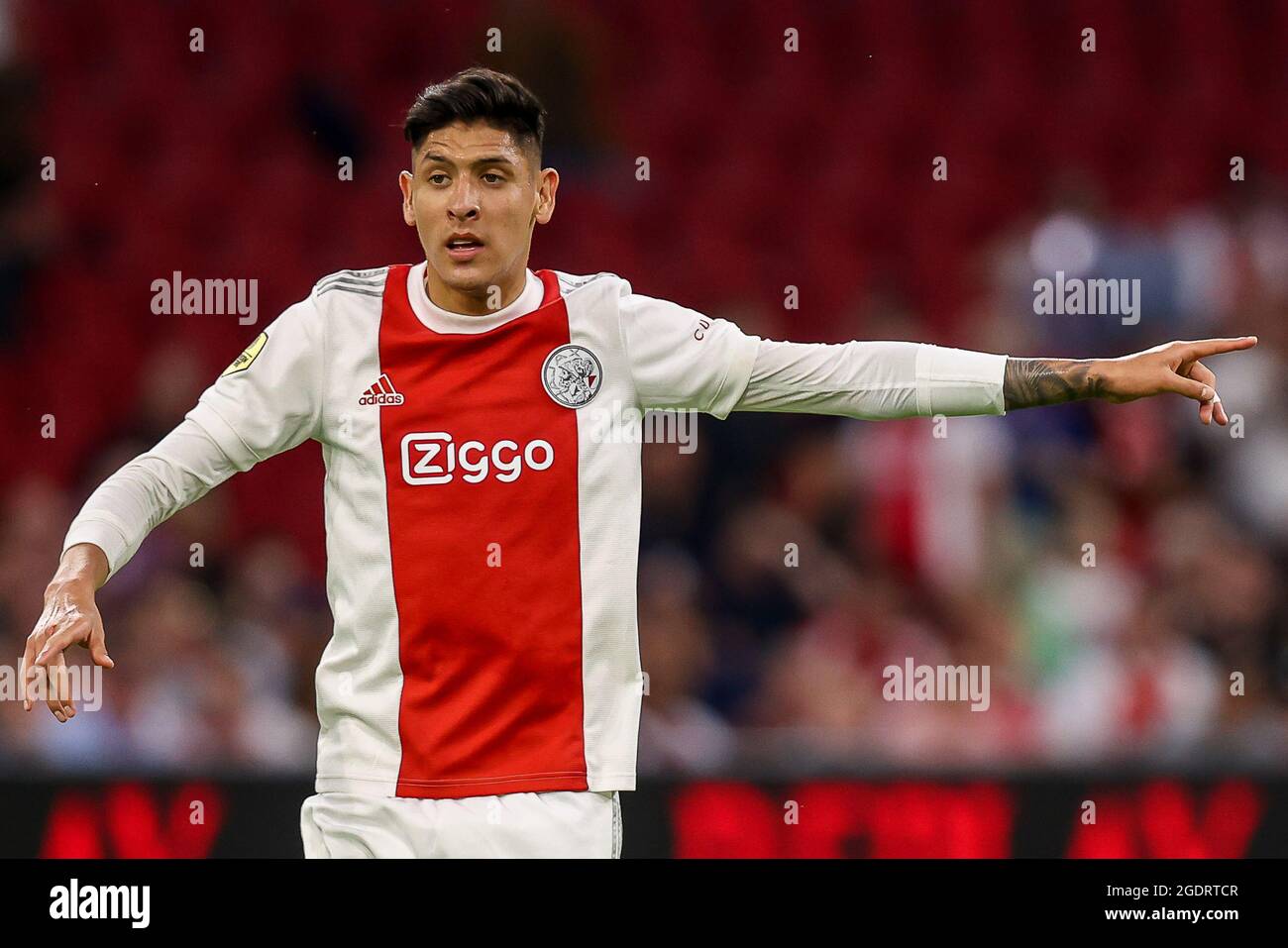 AMSTERDAM, PAYS-BAS - AOÛT 14 : Edson Alvarez d'Ajax lors du match  hollandais entre Ajax et N.C.A. à la Johan Cruijff Arena le 14 août 2021 à  Amsterdam, pays-Bas (photo de Herman