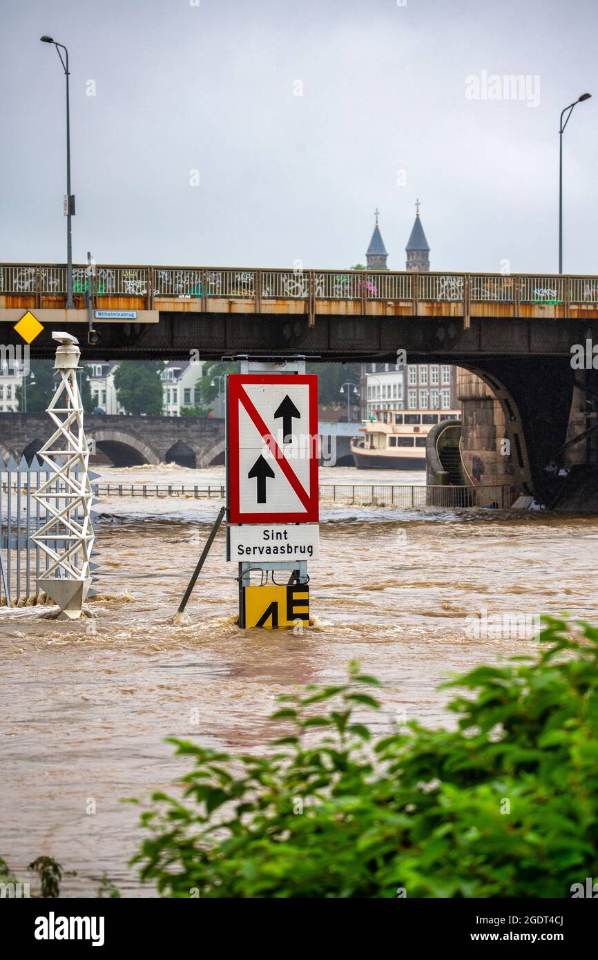 Pays-Bas, Maastricht, rivière Maas. Niveau d'eau élevé. Banque D'Images