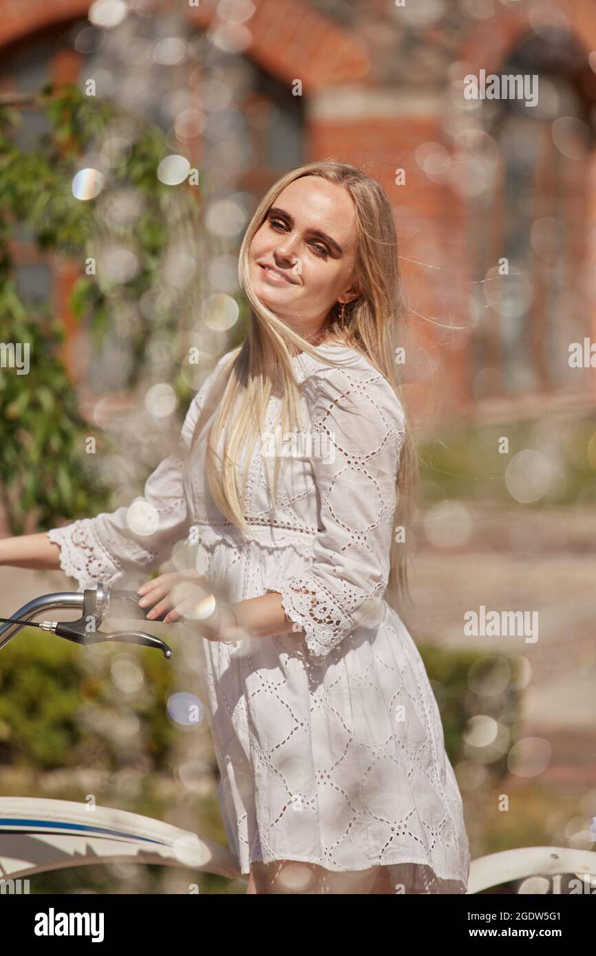 Jolie robe blanche hot sale
