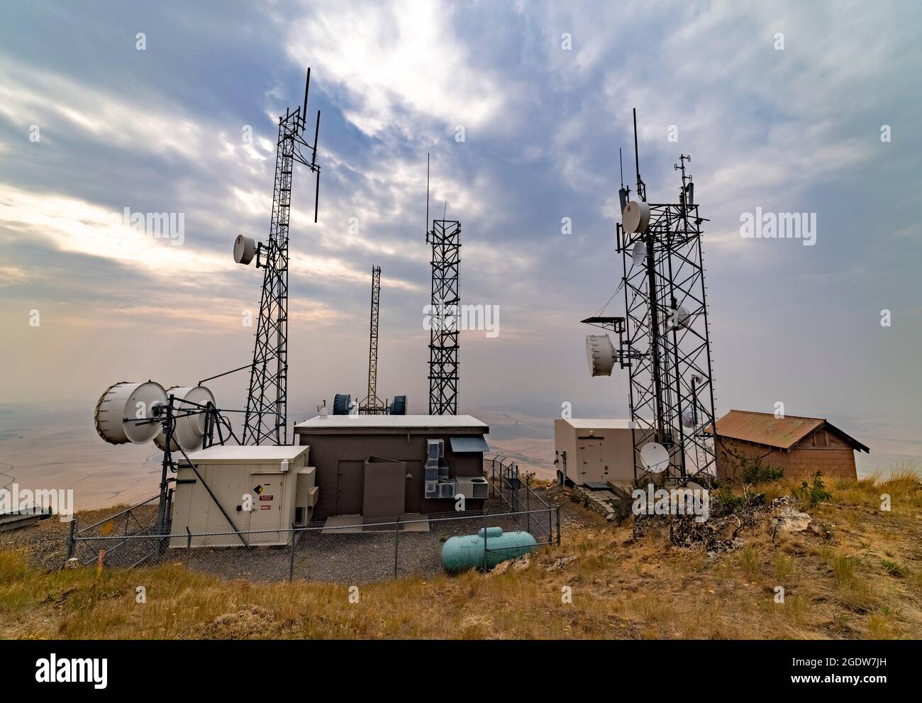 Mât de télécommunication et antennes TV, Steptep Butte, État de Washington, États-Unis Banque D'Images