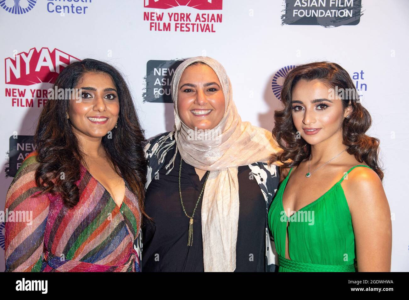 Aizzah Fatima, Iman Zawahry et Salena Qureshi assistent à la première «  Americanish » de New York lors du 20e Festival du film asiatique de New  York au SVA Theatre. (Photo par