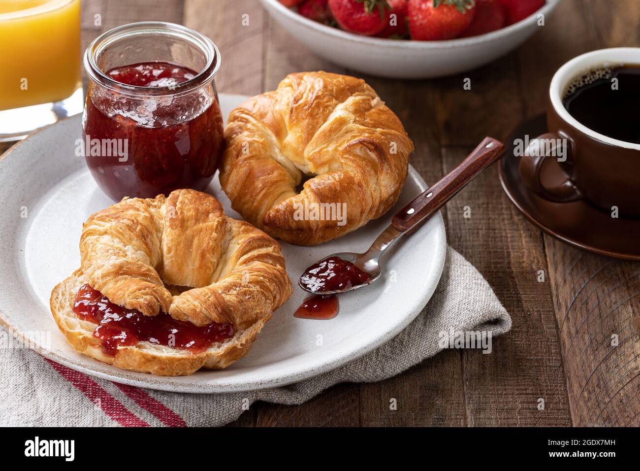 Croissant Fraise Et Creme Fouettée My Cafe