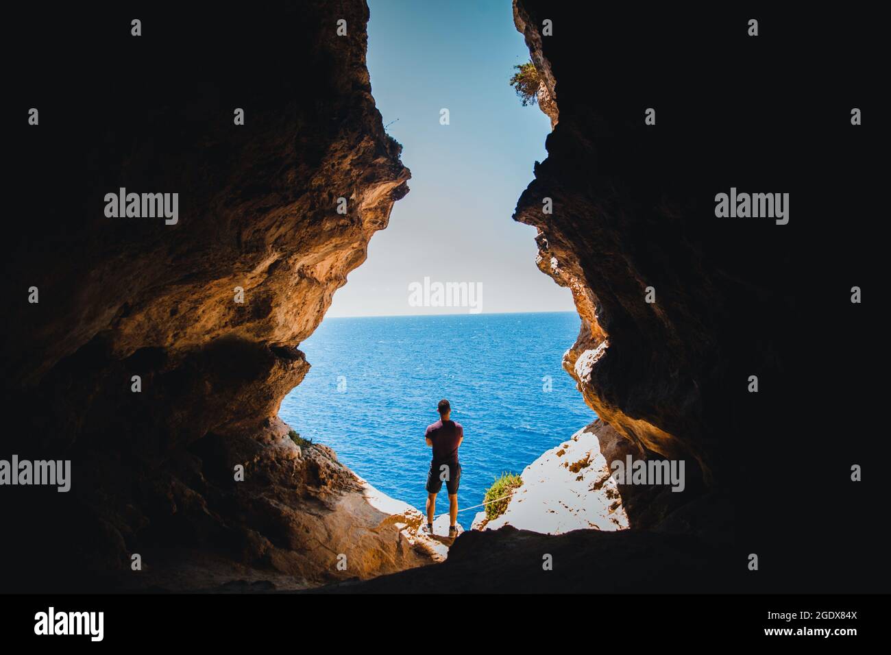 Grotte cachée des pêcheurs dans le pays de Malte Banque D'Images