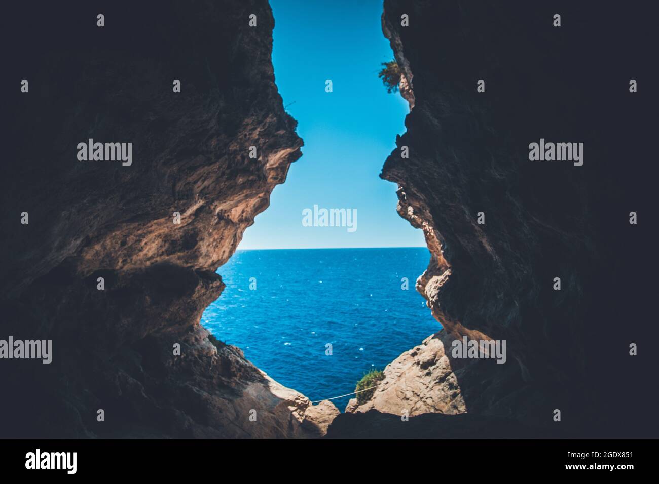 Grotte cachée des pêcheurs dans le pays de Malte Banque D'Images