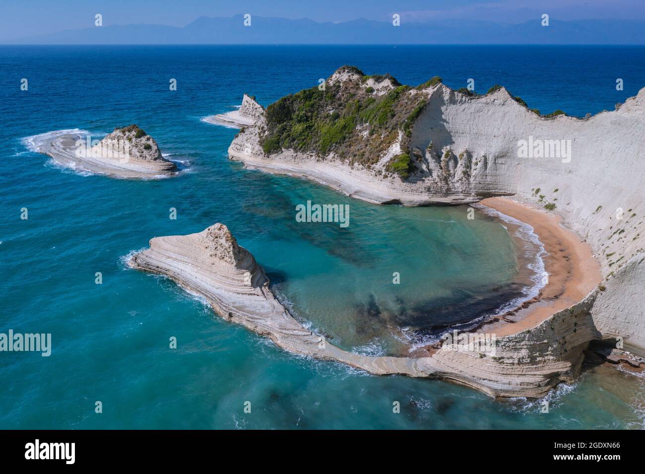 Vue aérienne d'Akra Drastis - Cap Drastis, point le plus au nord-ouest de l'île de Corfou, île Ionienne en Grèce Banque D'Images