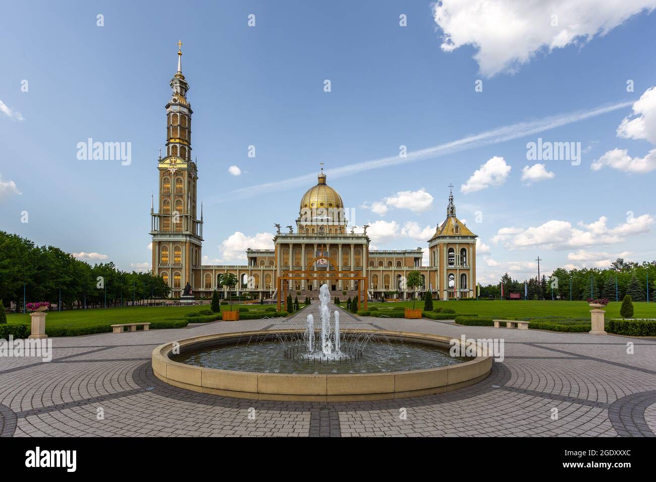 Lichen Stary, Grande Pologne - 25 mai 2016 : vue sur le sanctuaire de notre-Dame des Sorrows, Reine de Pologne. Banque D'Images