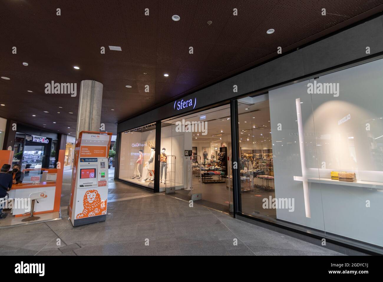 Huelva, Espagne;03.31.2021: Le magasin Sfera du centre commercial Holea. Banque D'Images
