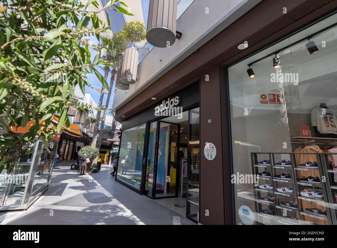 Huelva, Espagne;03.31.2021: Le magasin Adidas dans le centre commercial  Holea Photo Stock - Alamy