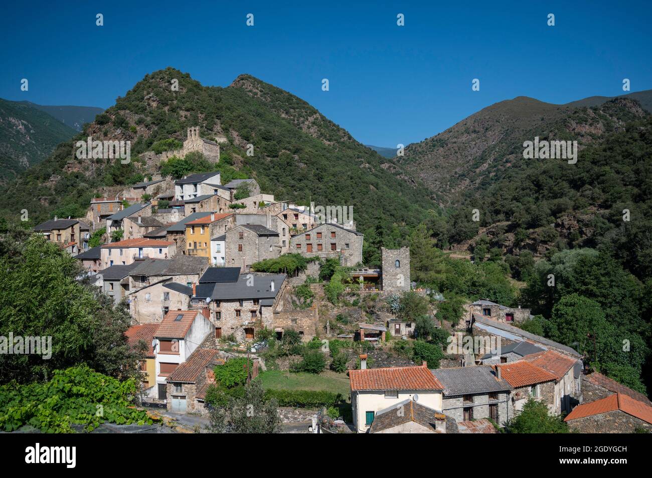 Le village de Conat près de Prades dans la région Pyrénées-Orientales du  sud de la France Photo Stock - Alamy