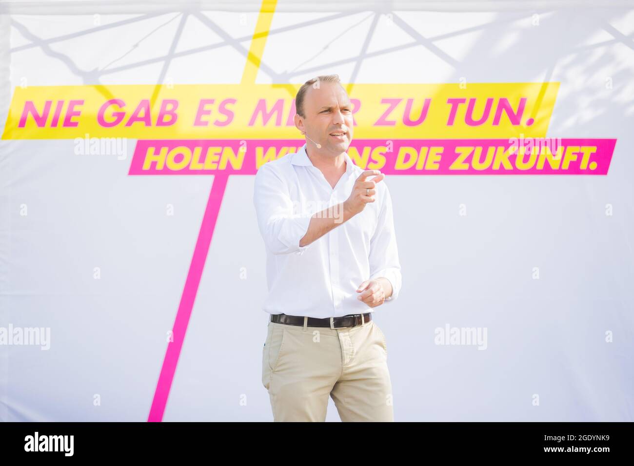 Berlin, Allemagne. 15 août 2021. Sebastian Czaja, premier candidat du FDP pour l'élection de la Chambre des représentants de Berlin en 2021, s'exprime à la réception d'été du FDP au Musée des alliés de Berlin-Dahlem. Credit: Christoph Soeder/dpa/Alay Live News Banque D'Images