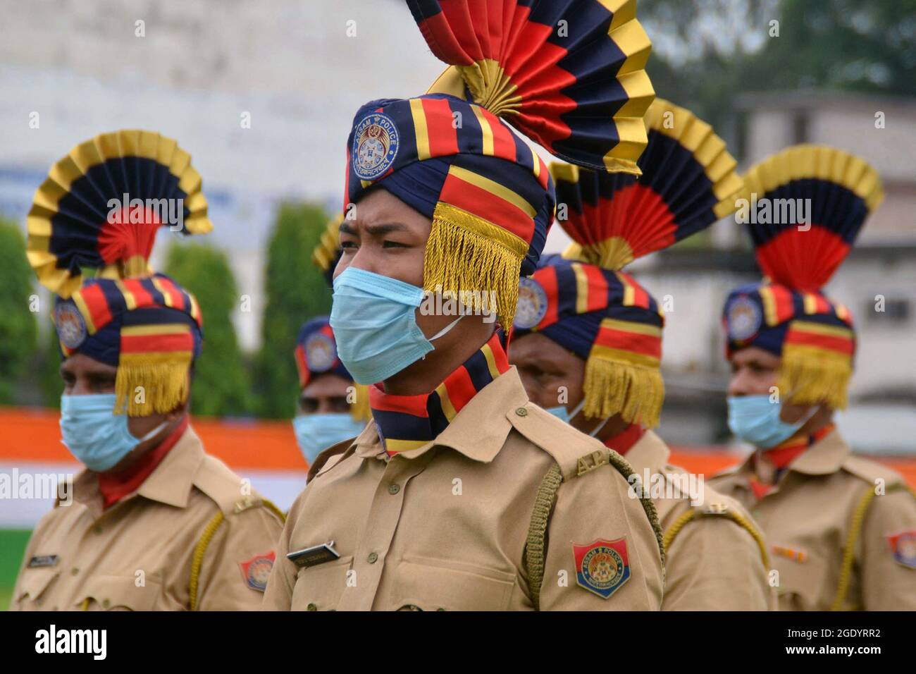 Un contingent de forces de police participe à un défilé de Militar pour le Premier ministre indien Narendra Modi lors de la célébration du 75e jour de l'indépendance de l'Inde le 15 août 2021 à Nagaon, en Inde. Photo de Diganta Talukdar/Eyepix/ABACAPRESS.COM Banque D'Images