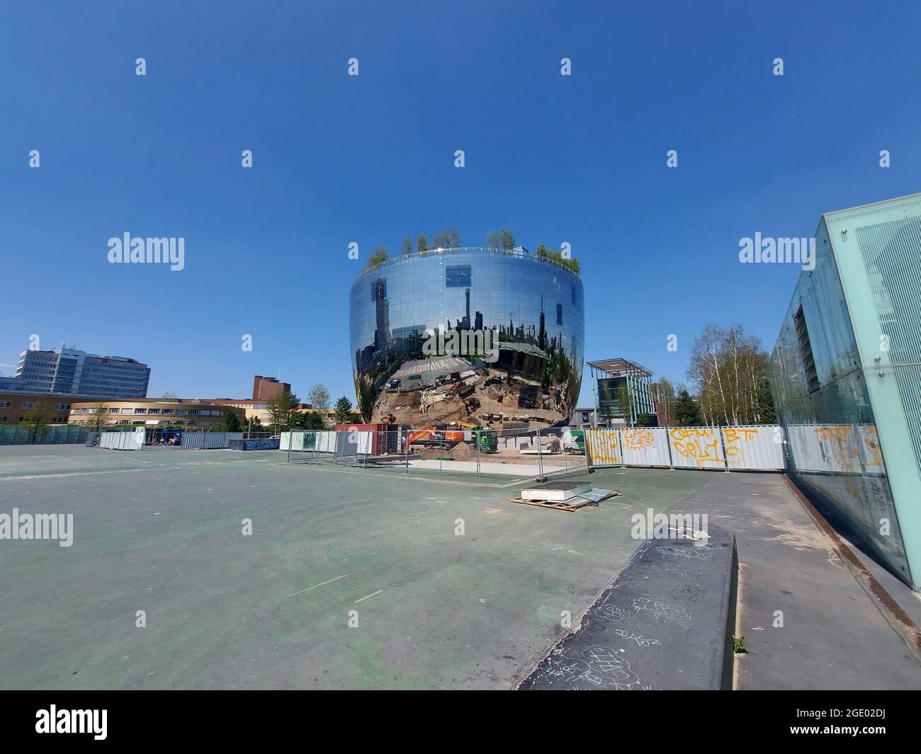 Miroir à l'extérieur du musée Boymans van Beuningen à Rotterdam aux pays-Bas  Photo Stock - Alamy