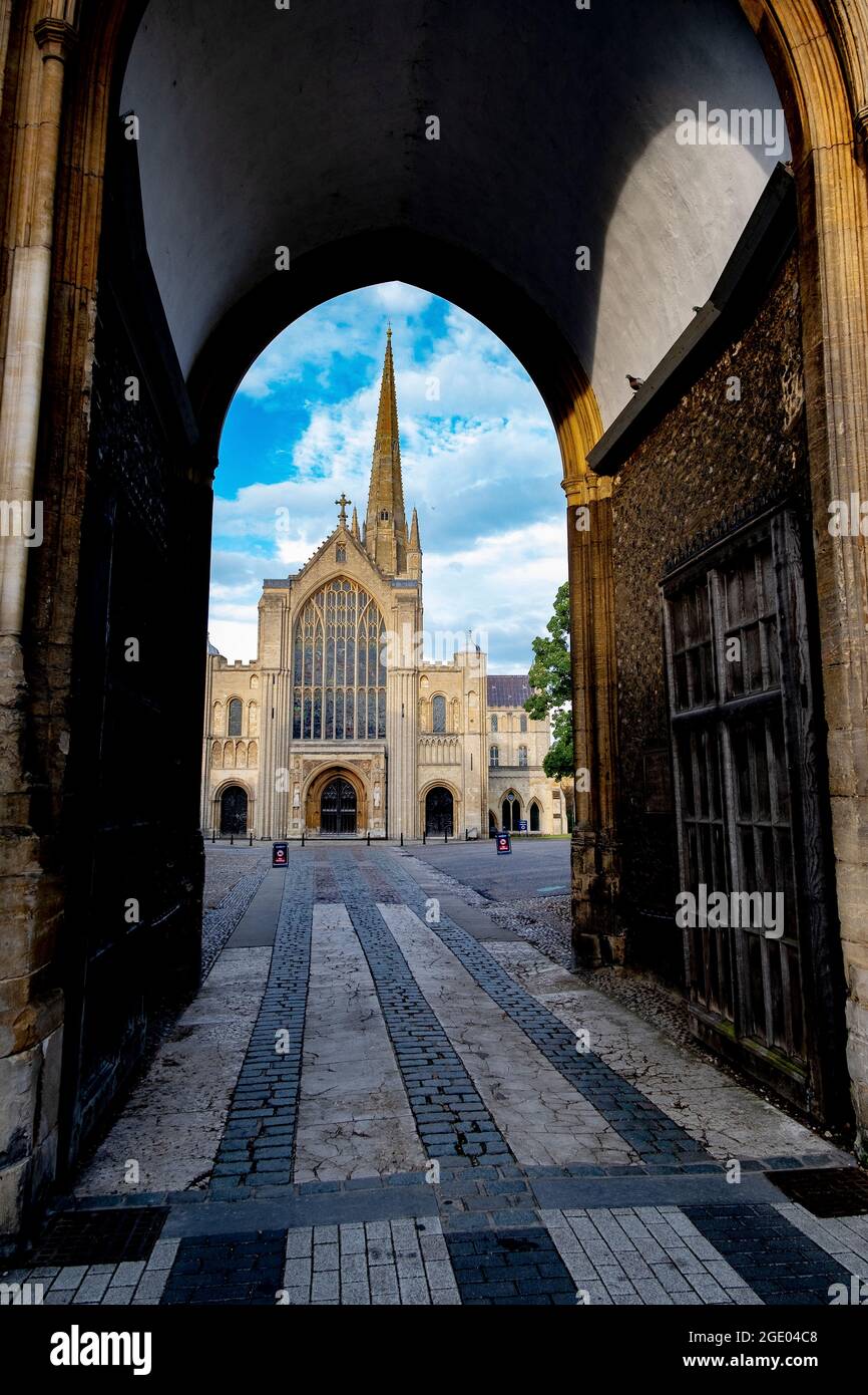 Magnifique cathédrale de Norwich avec son Spire de 315 mètres, le deuxième plus haut d'Angleterre. Banque D'Images