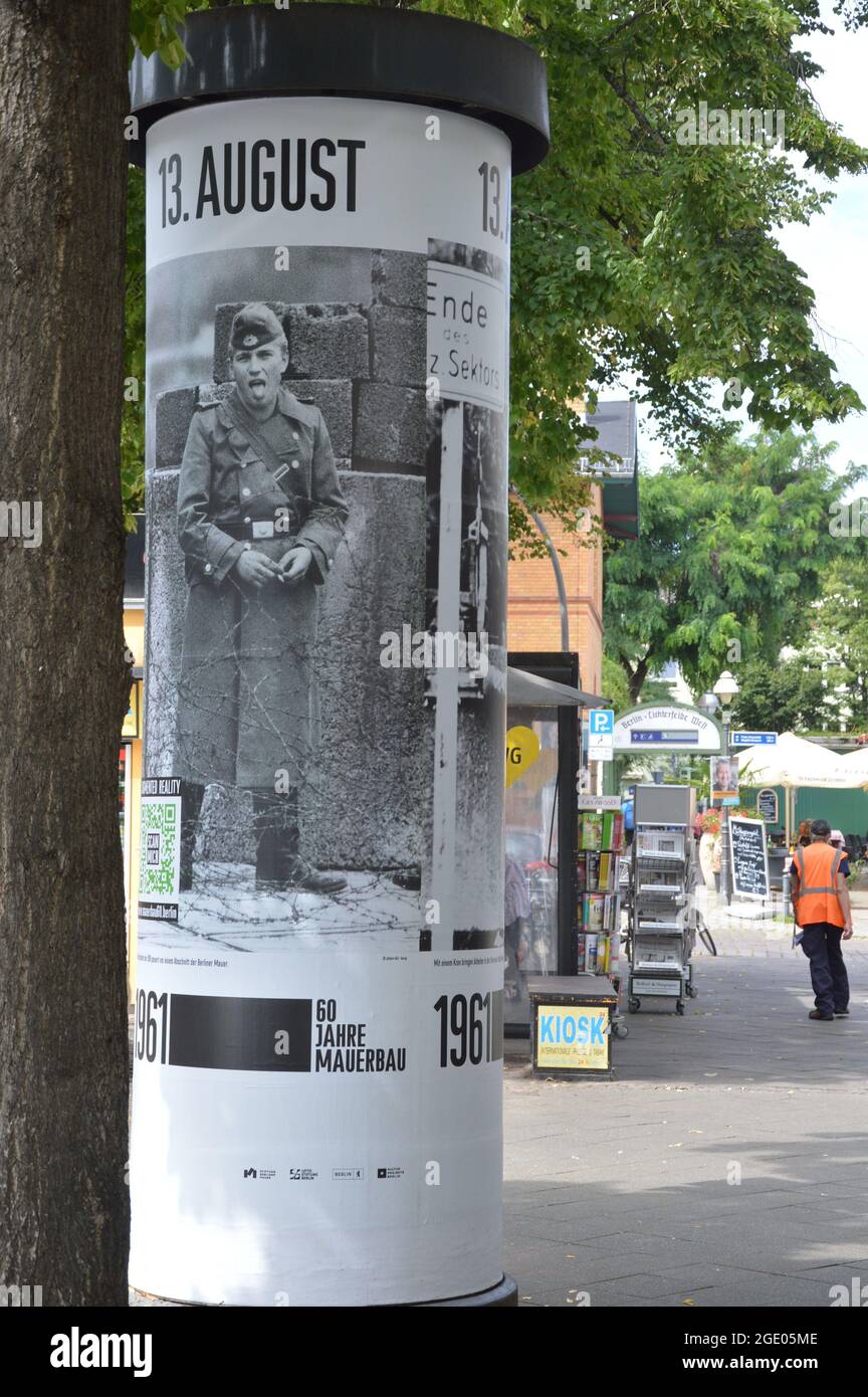 60e anniversaire de la construction du mur de Berlin - Baseler Strasse, Lichterfelde, quartier de Steglitz-Zehlendorf, Berlin, Allemagne - 15 août 2021. Banque D'Images
