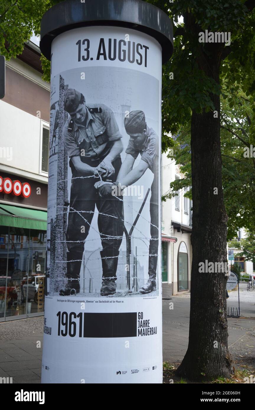 60e anniversaire de la construction du mur de Berlin - Baseler Strasse, Lichterfelde, quartier de Steglitz-Zehlendorf, Berlin, Allemagne - 15 août 2021. Banque D'Images