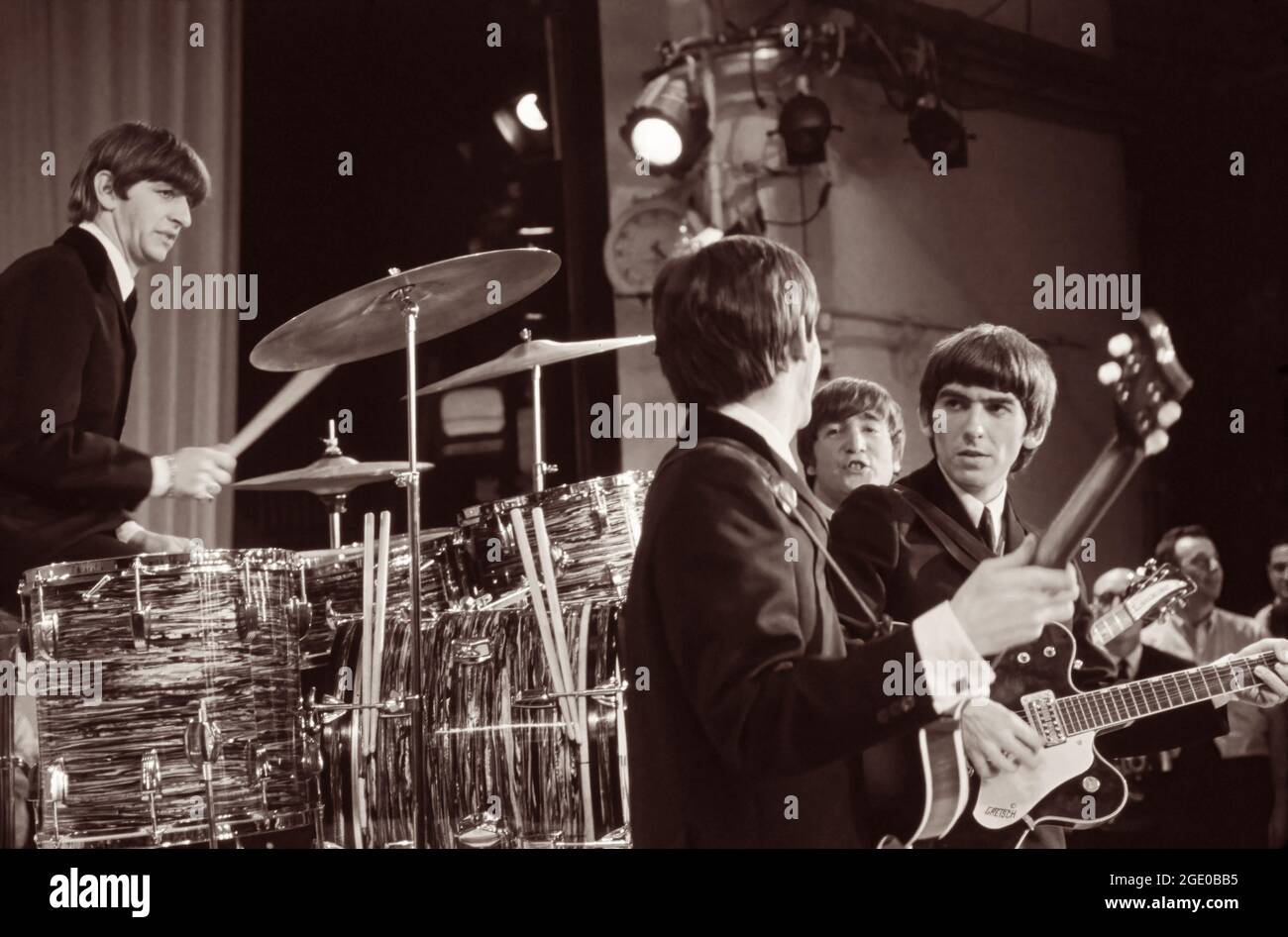 The Beatles se exécutant aux États-Unis sur le Ed Sullivan Show en 1964. Banque D'Images