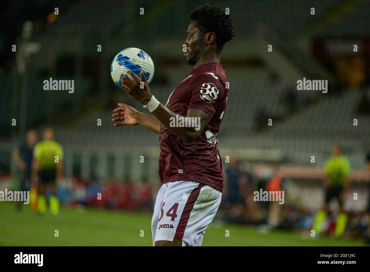 Turin, Italie. 15 août 2021. Ola Aina du FC Torino lors du match de Coppa Italia entre le FC Torino et le Cremonese américain. Torino a gagné 4-1 après pénalites (photo par Alberto Gandolfo/Pacific Press) crédit: Pacific Press Media production Corp./Alay Live News Banque D'Images