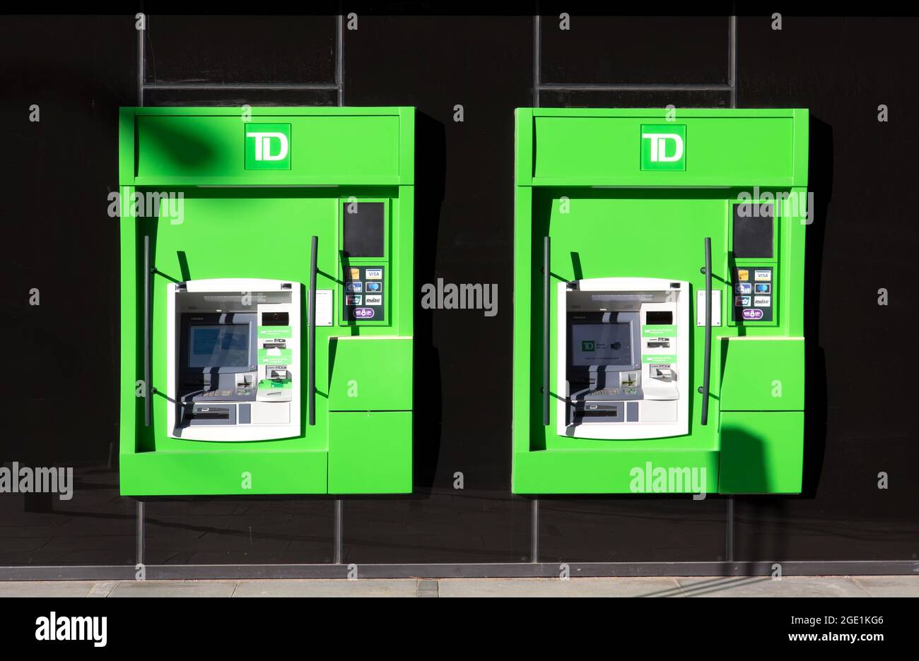 Toronto, Canada-26 juillet 2021 : Banque TD Canada Trust, située dans le centre financier et d'affaires de Toronto Banque D'Images