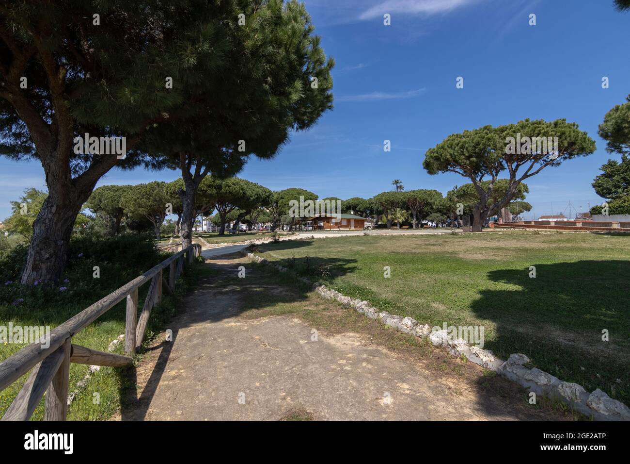 Mazagon, Huelva, Espagne; 03.16.2021: Le parc de la ville, avec une température de 20 degrés Banque D'Images