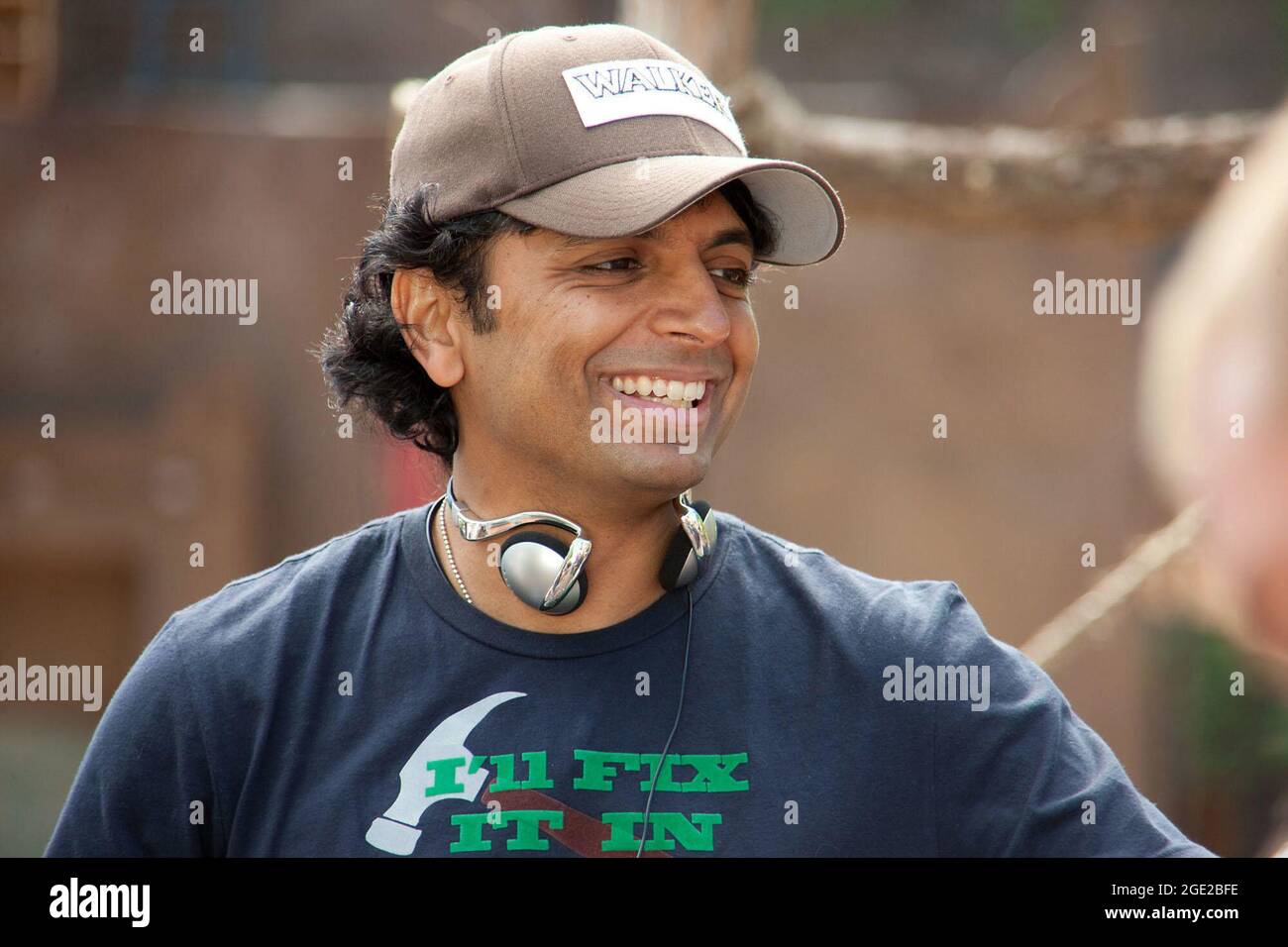 M. NIGHT SHYAMALAN DANS LE DERNIER AIRBENDER (2010), RÉALISÉ PAR M. NIGHT SHYAMALAN. CREDIT: PARAMOUNT PHOTOS/NICKELODEON FILMS/AVEUGLANT PHOTOS DE BORD / ALBUM Banque D'Images