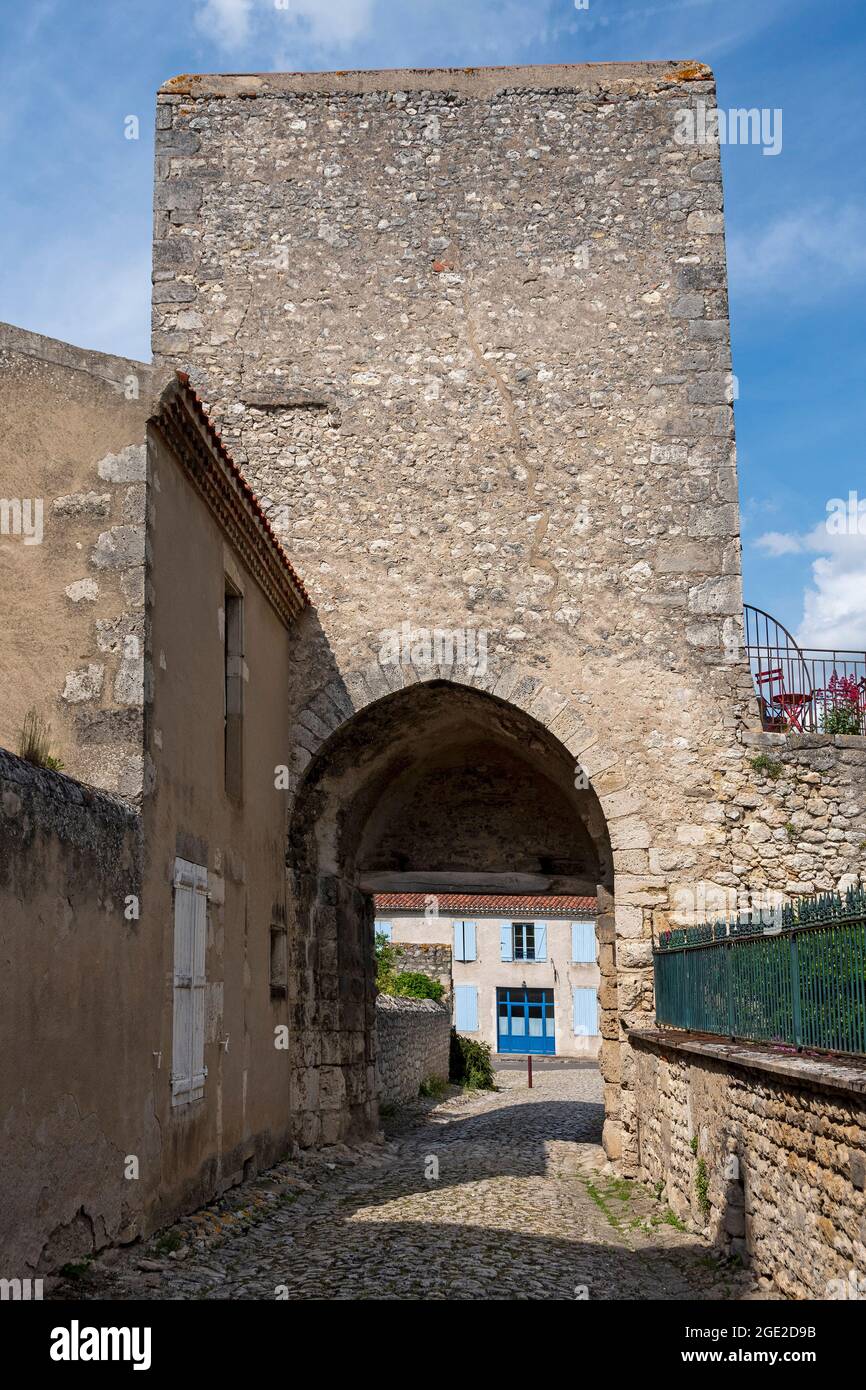 Charroux a marqué les plus beaux villages de France, la porte orientale, le département d'Allier, Auvergne-Rhône-Alpes, France Banque D'Images