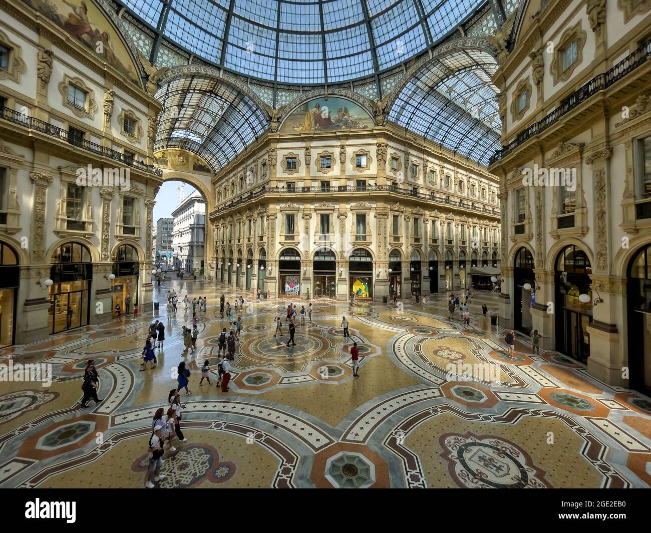La Galleria Vittorio Emanuele II est la plus ancienne galerie marchande active d'Italie et un point de repère majeur de Milan, en Italie. Banque D'Images