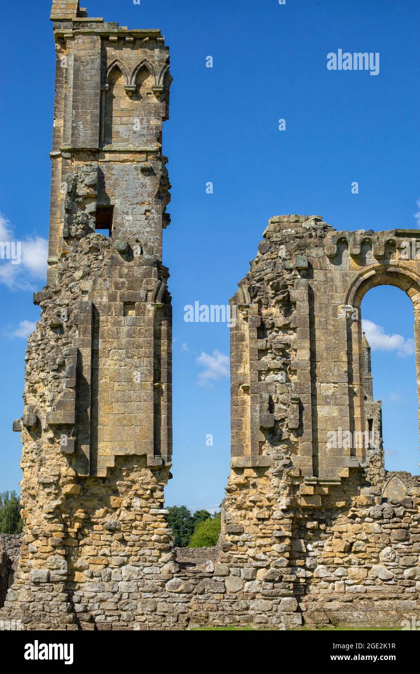 Vue extérieure de ruines de Byland Abbaye cistercienne, Ryedale, North Yorkshire, Angleterre Banque D'Images