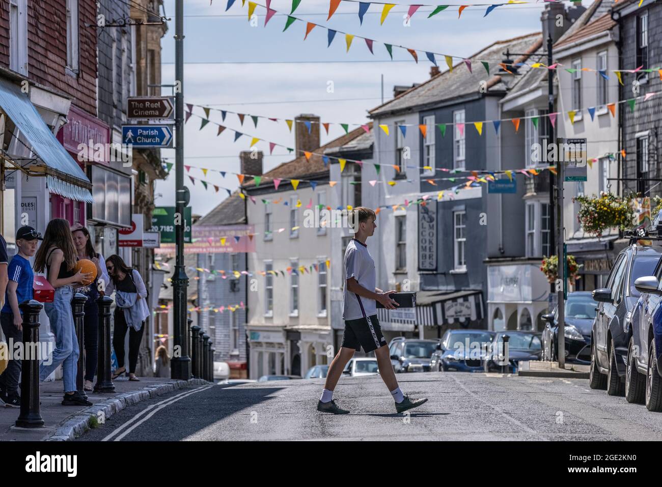 La ville du marché de Kingsbridge, située dans le quartier de South Hams dans le sud du Devon, est située sur des pentes abruptes menant au magnifique estuaire de la rivière Dart, en Angleterre. Banque D'Images