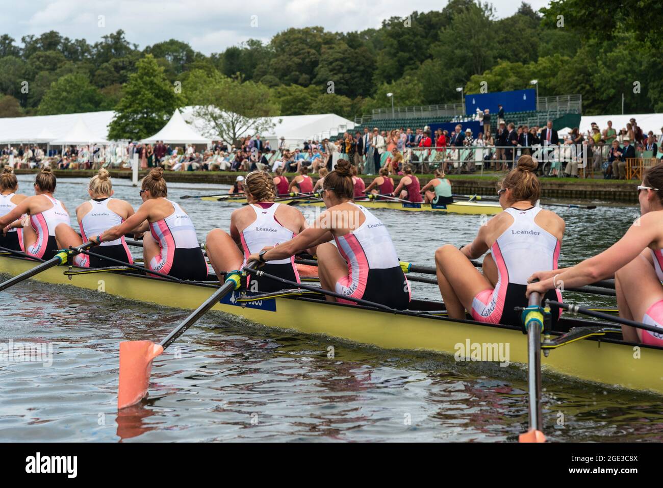 Les huit oars du Leander Club pour femmes avec cox qui remporte la coupe du défi Remenham le dernier jour de la régate royale de Henley (2021) Henley-onThames, Angleterre Banque D'Images