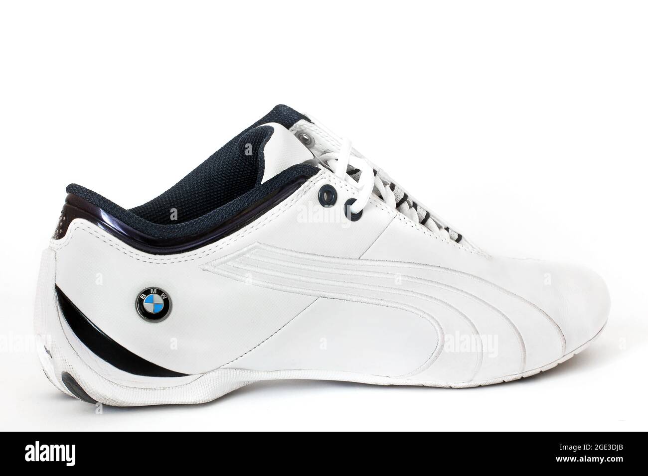 Chernigov, Ukraine - 9 octobre 2017 : PUMA.Chaussures BMW Motorsport pour  Homme.Baskets sur fond blanc.BMW Photo Stock - Alamy