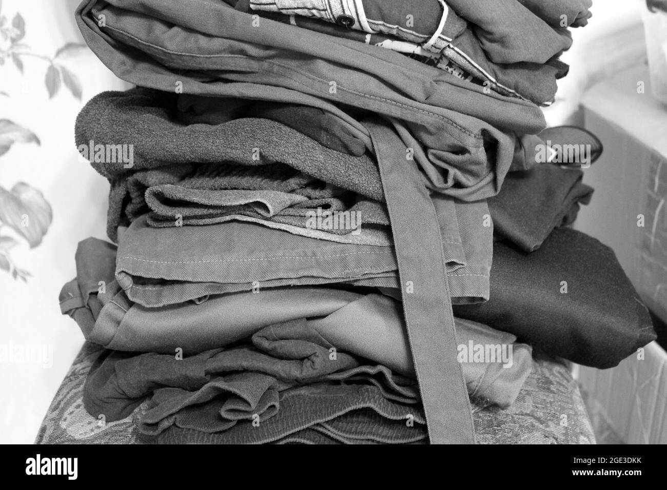 Vêtements pliés photo en noir et blanc Banque D'Images