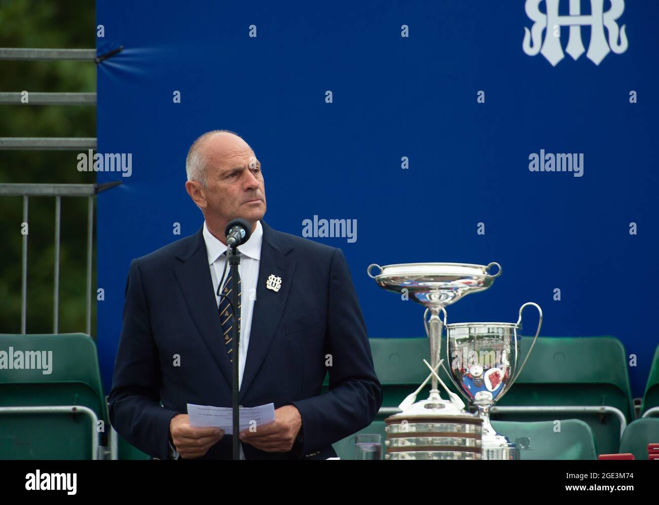 Henley-upon-Thames, Oxfordshire, Royaume-Uni. 15 août 2021. L'Olympian Sir Steve Redgrave CBE, Président du Comité de gestion, a prononcé son discours devant les rameurs gagnants à l'occasion de la Journée finale de la régate royale de Henley 2021. Crédit : Maureen McLean/Alay Banque D'Images