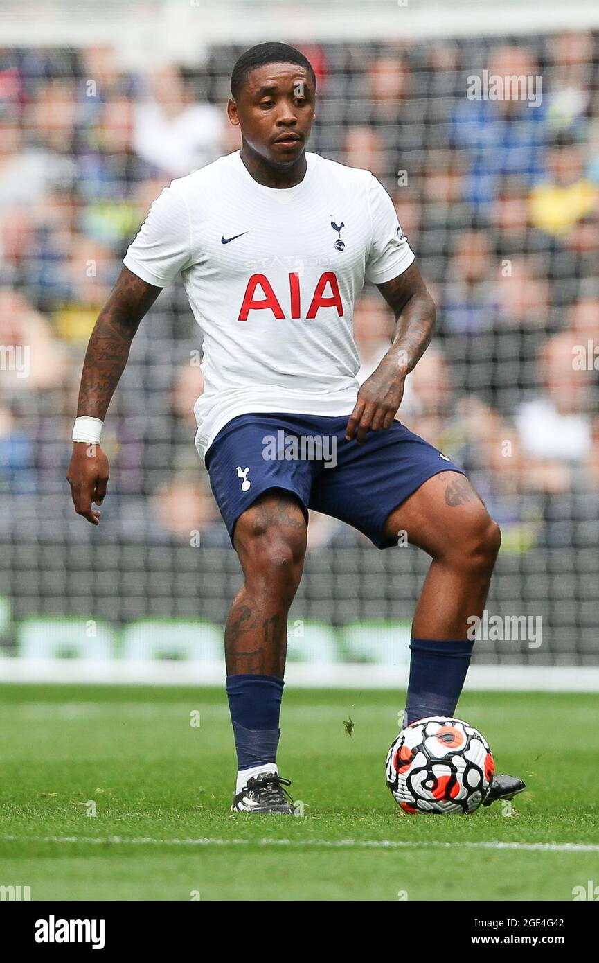 Londres, Royaume-Uni. 12 août 2021. Steven Bergwijn de Tottenham Hotspur en action lors du match d'avant-saison (The Mind Series) entre Tottenham Hotspur et Arsenal au stade Tottenham Hotspur, Londres, Angleterre, le 8 août 2021. Photo de Ken Sparks. Utilisation éditoriale uniquement, licence requise pour une utilisation commerciale. Aucune utilisation dans les Paris, les jeux ou les publications d'un seul club/ligue/joueur. Crédit : UK Sports pics Ltd/Alay Live News Banque D'Images