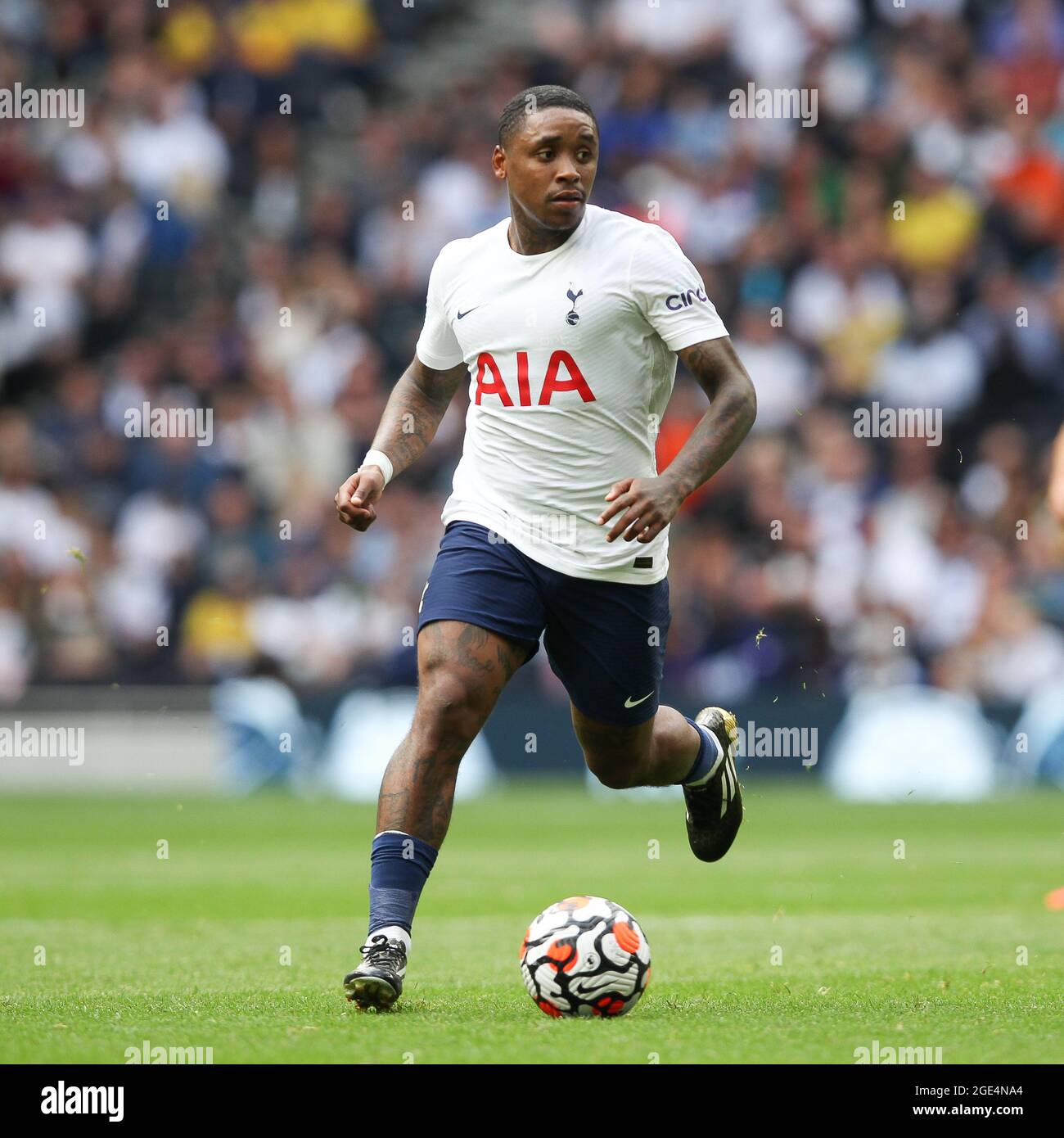 Londres, Royaume-Uni. 09e août 2021. Steven Bergwijn de Tottenham Hotspur en action lors du match d'avant-saison (The Mind Series) entre Tottenham Hotspur et Arsenal au stade Tottenham Hotspur, Londres, Angleterre, le 8 août 2021. Photo de Ken Sparks. Utilisation éditoriale uniquement, licence requise pour une utilisation commerciale. Aucune utilisation dans les Paris, les jeux ou les publications d'un seul club/ligue/joueur. Crédit : UK Sports pics Ltd/Alay Live News Banque D'Images