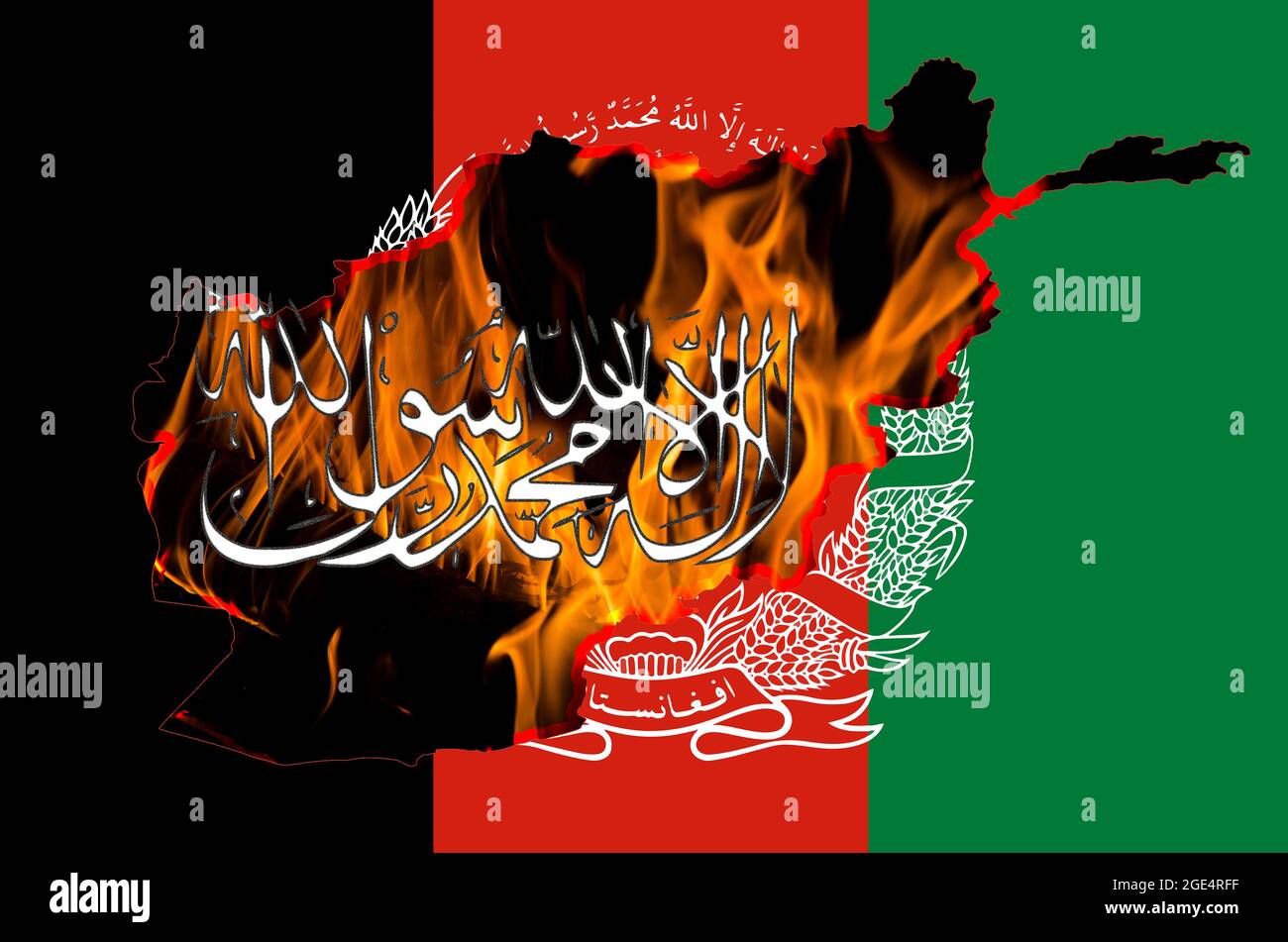 Drapeau de l'Afghanistan, insigne des Taliban et carte du pays avec un arrière-plan de feu brûlant. Afghanistan concept de problème. Banque D'Images